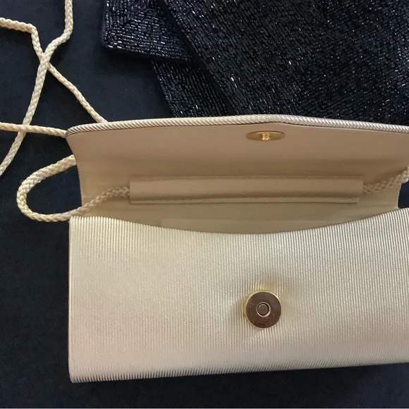 NWOT Gold Clutch Cord Convertible from Shoulder to Arm - Picture 2 of 5
